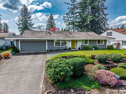 Photo of 14229 SE 165th Place, Renton, WA 98058 (MLS # 2517105)