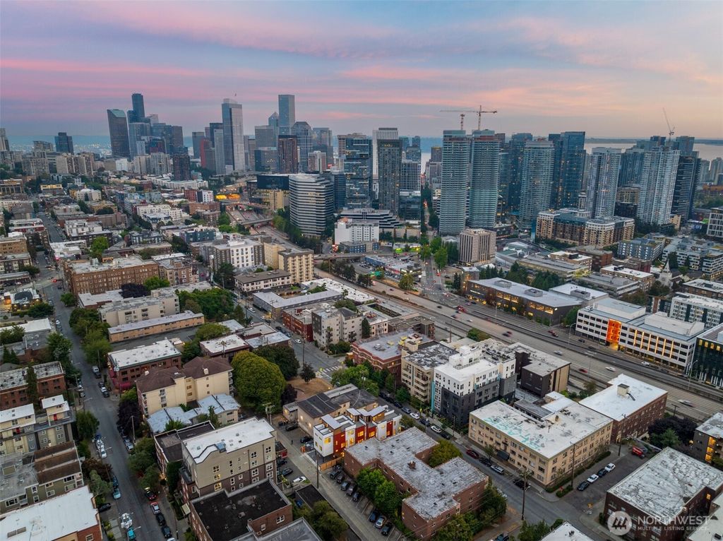 Photo of 318 A Bellevue Avenue E, Seattle, WA 98102 (MLS # 2445506)