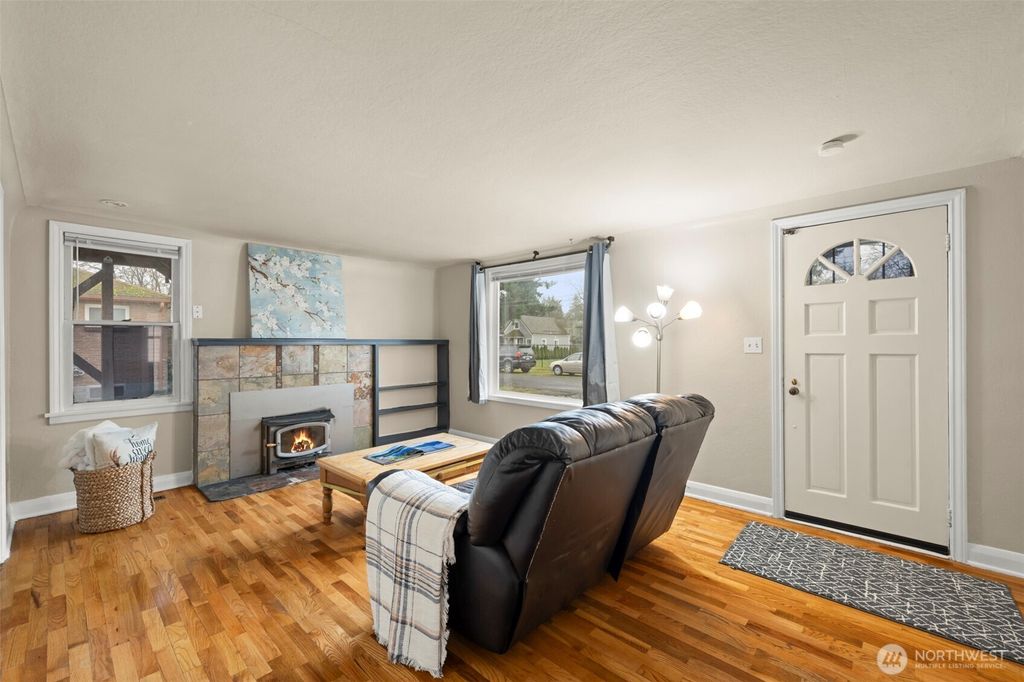 Photo of 905 115th Street S, Tacoma, WA 98444 (MLS # 2475865)