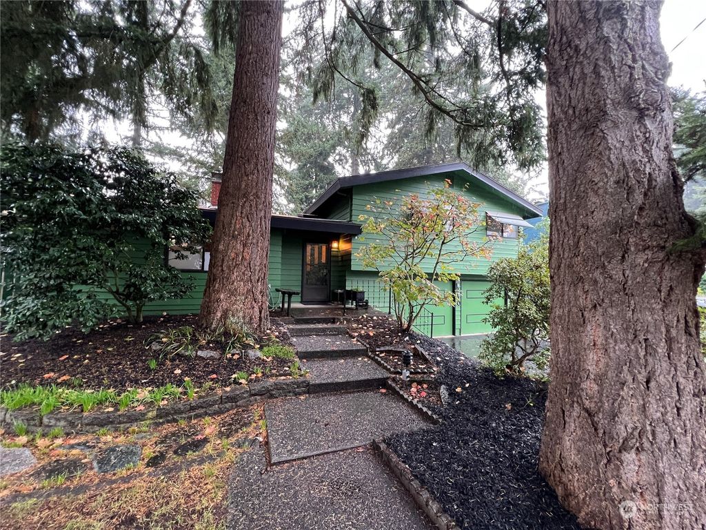 Photo of 12110 NE 64th Street, Kirkland, WA 98033 (MLS # 2172319)
