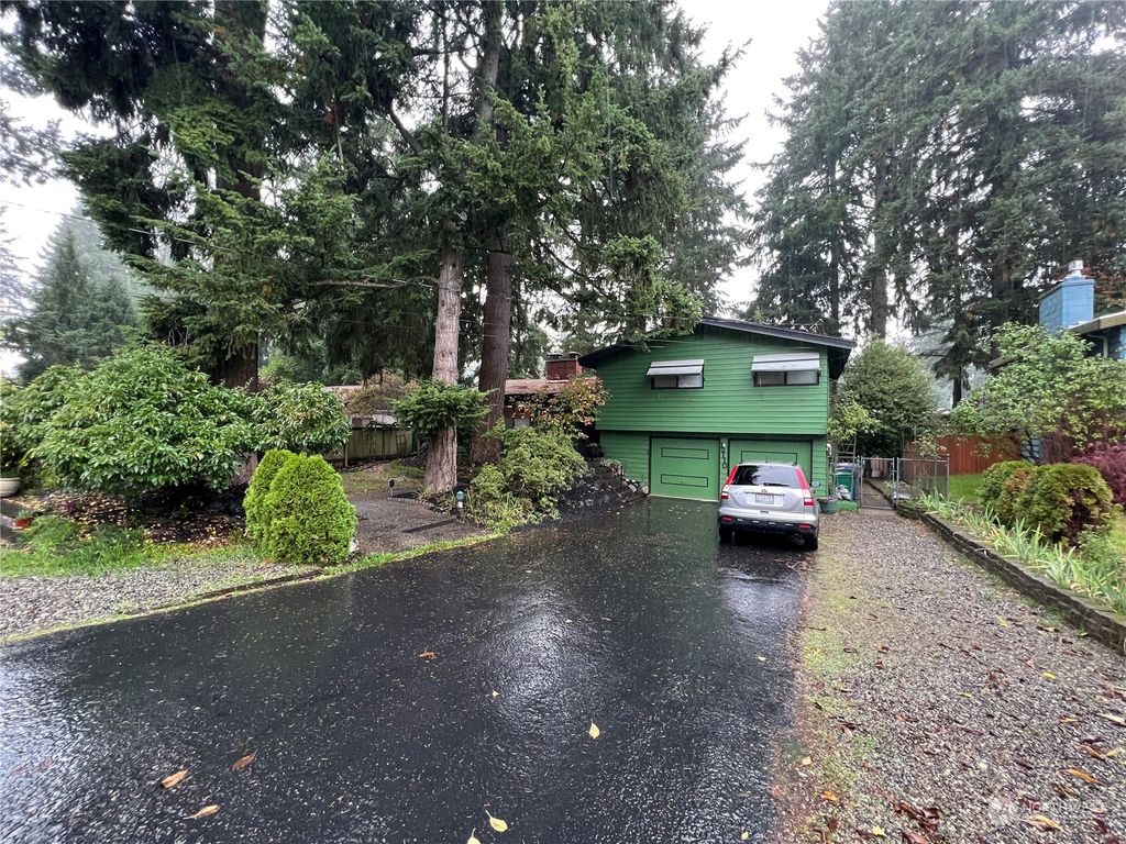 Photo of 12110 NE 64th Street, Kirkland, WA 98033 (MLS # 2172319)