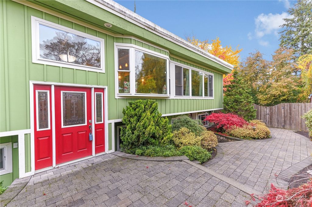 Photo of 13330 3rd Avenue NE, Seattle, WA 98125 (MLS # 2179969)