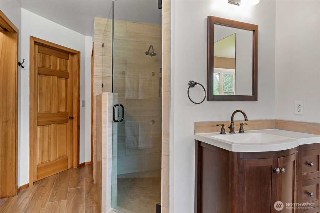 listing image 9369224424565106967