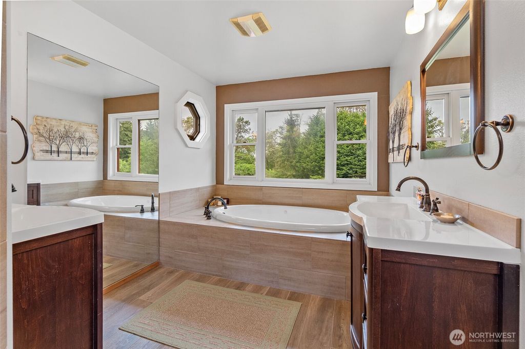 listing image 9367896024446140755