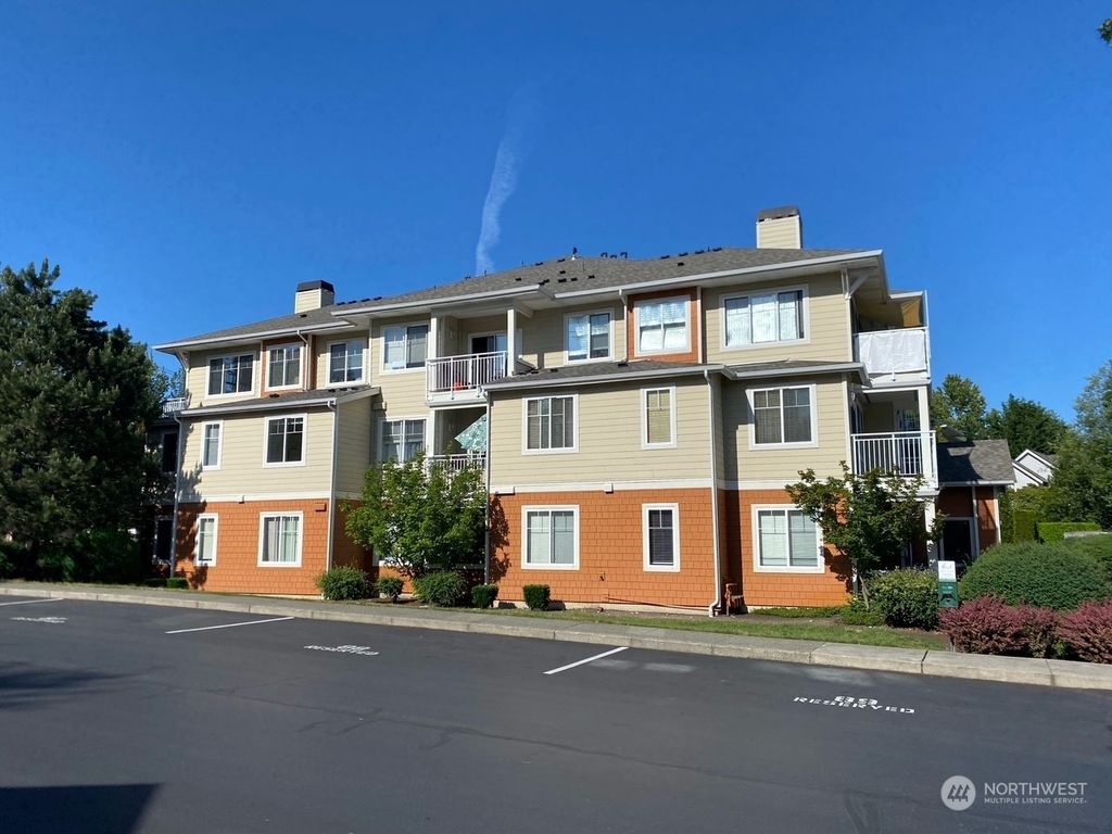 Photo of 564 225th Lane NE #A203, Sammamish, WA 98074 (MLS # 2126068)