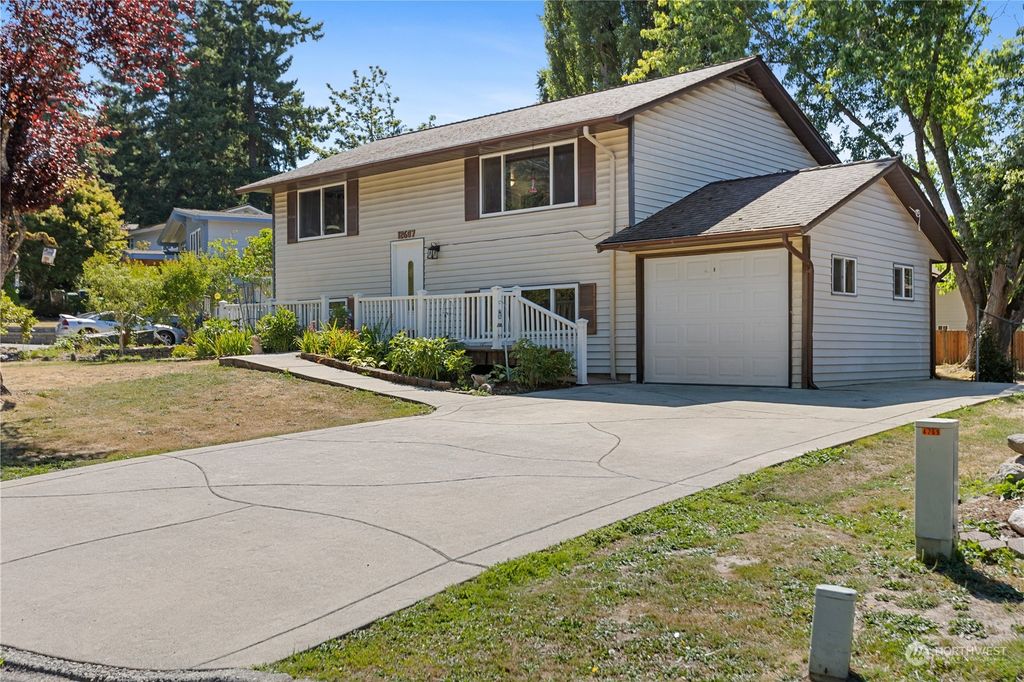 Photo of 12607 NE 156th Place, Woodinville, WA 98072 (MLS # 2138564)