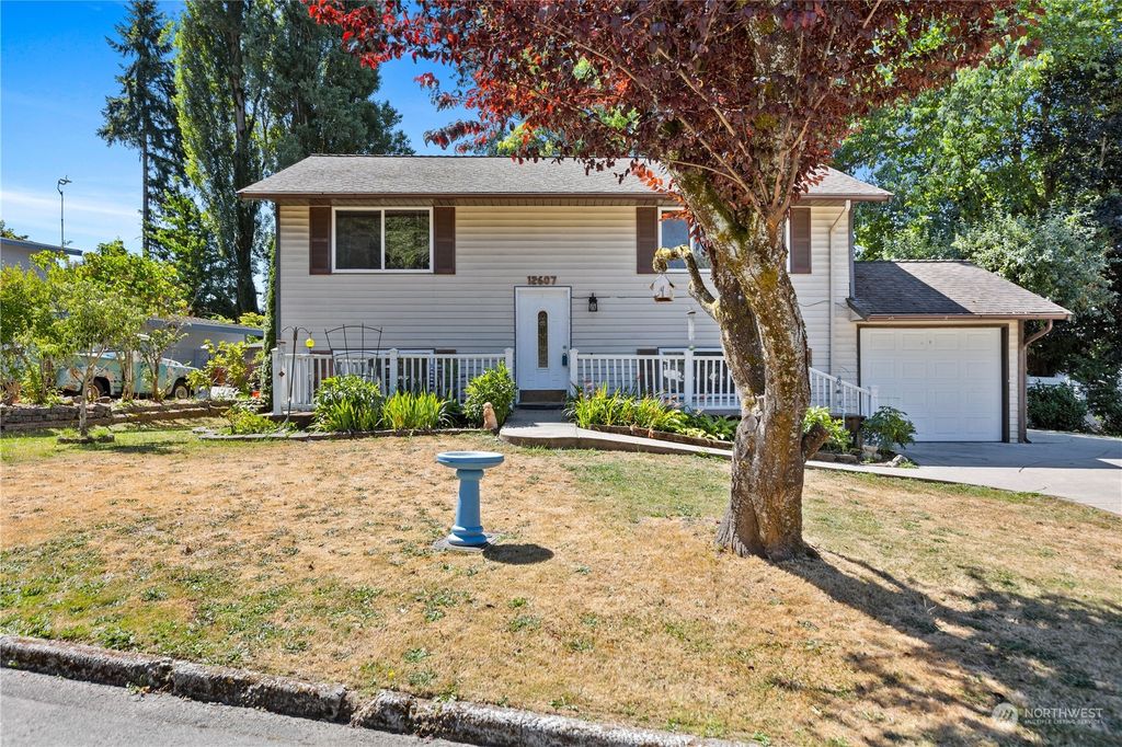 Photo of 12607 NE 156th Place, Woodinville, WA 98072 (MLS # 2138564)