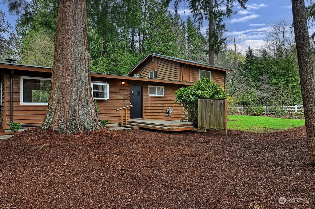Photo of 1910 220th Avenue SE, Sammamish, WA 98075 (MLS # 2055550)