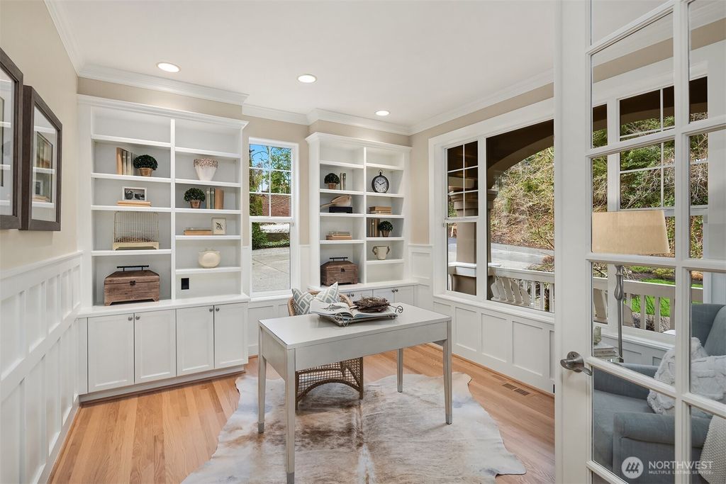 Photo of 9843 NE 25th Street, Bellevue, WA 98004 (MLS # 2483871)