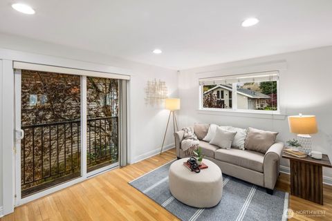 Photo of 337 N 105th Street #A, Seattle, WA 98133 (MLS # 2512326)