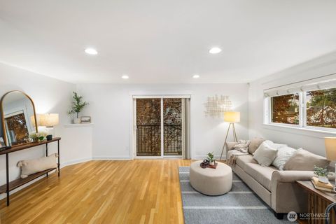 Photo of 337 N 105th Street #A, Seattle, WA 98133 (MLS # 2512326)