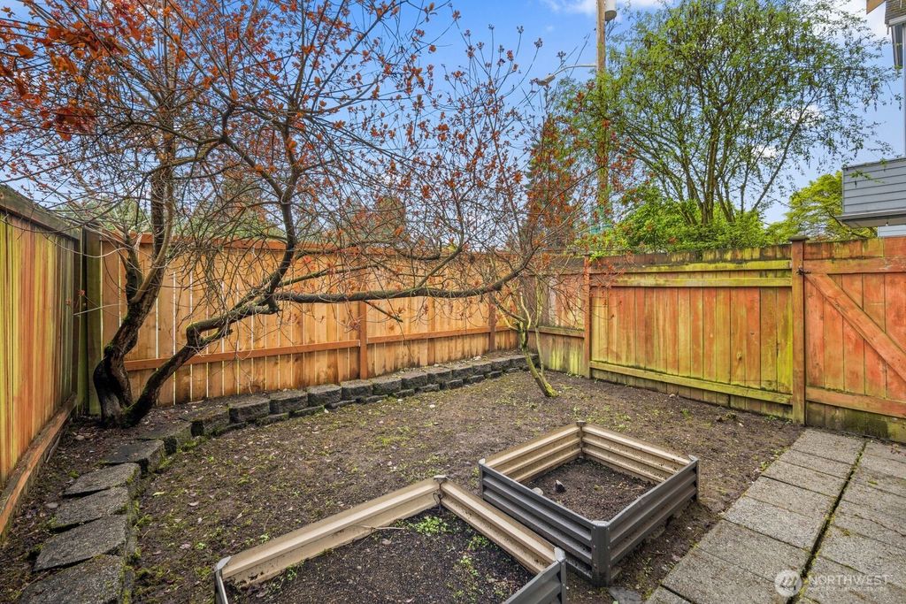 Photo of 337 N 105th Street #A, Seattle, WA 98133 (MLS # 2512326)
