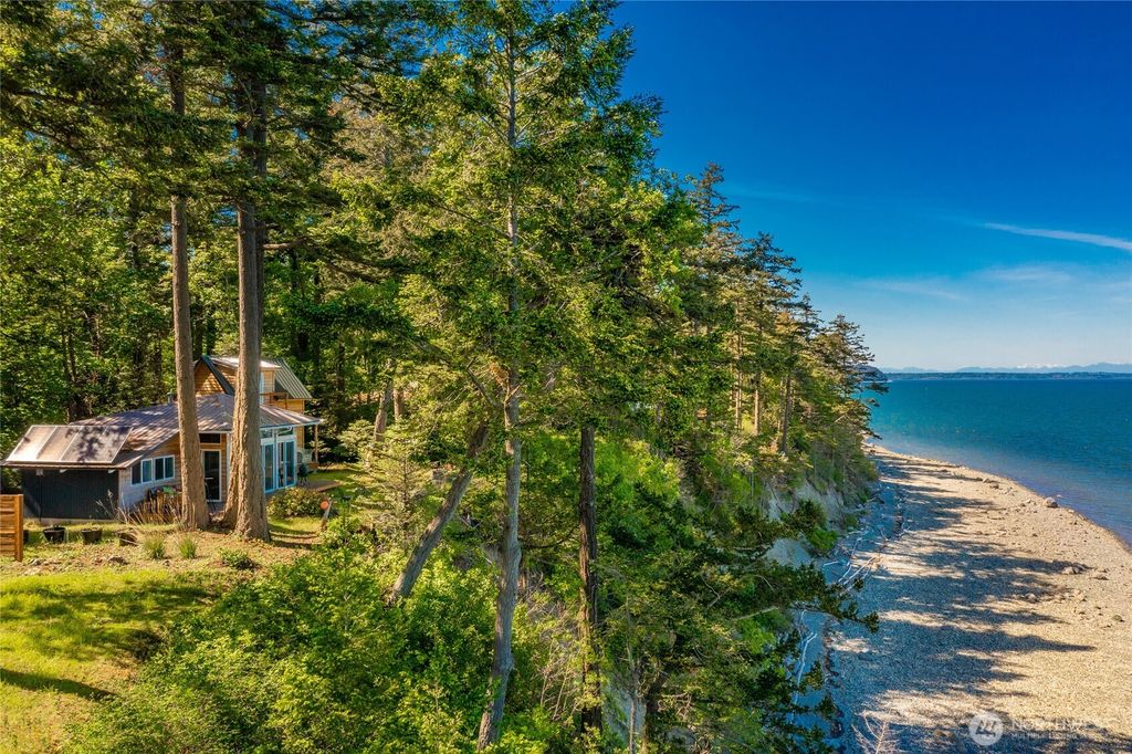 Photo of 60 Eliza Island, Bellingham, WA 98226 (MLS # 2502256)