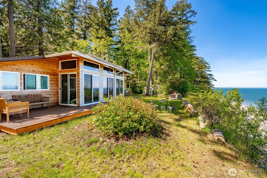 Photo of 60 Eliza Island, Bellingham, WA 98226 (MLS # 2502256)