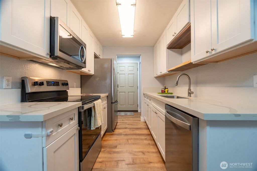 Photo of 12505 NE 117th Place #J7, Kirkland, WA 98034 (MLS # 2508557)