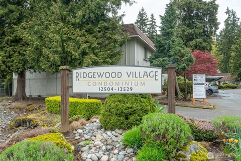 Photo of 12505 NE 117th Place #J7, Kirkland, WA 98034 (MLS # 2508557)