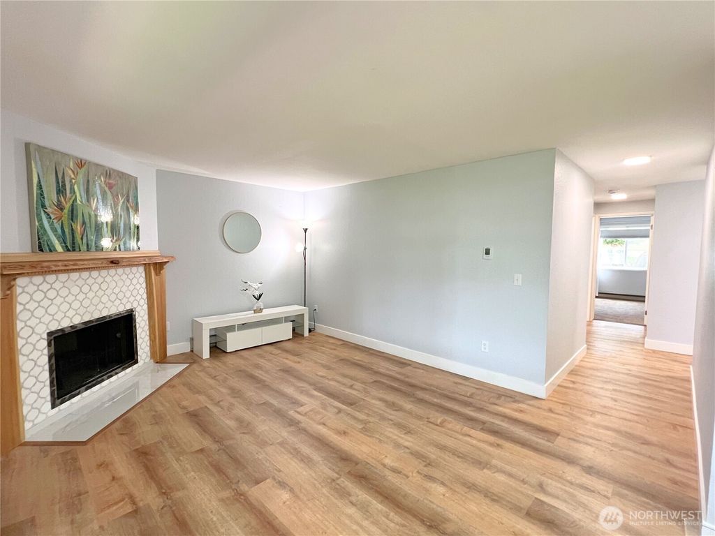 Photo of 12505 NE 117th Place #J7, Kirkland, WA 98034 (MLS # 2508557)