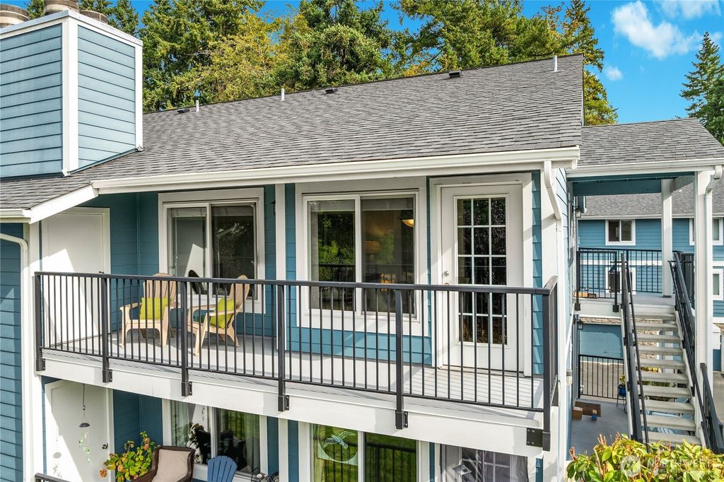 Photo of 3100 125th Avenue SE #15, Bellevue, WA 98005 (MLS # 2444033)