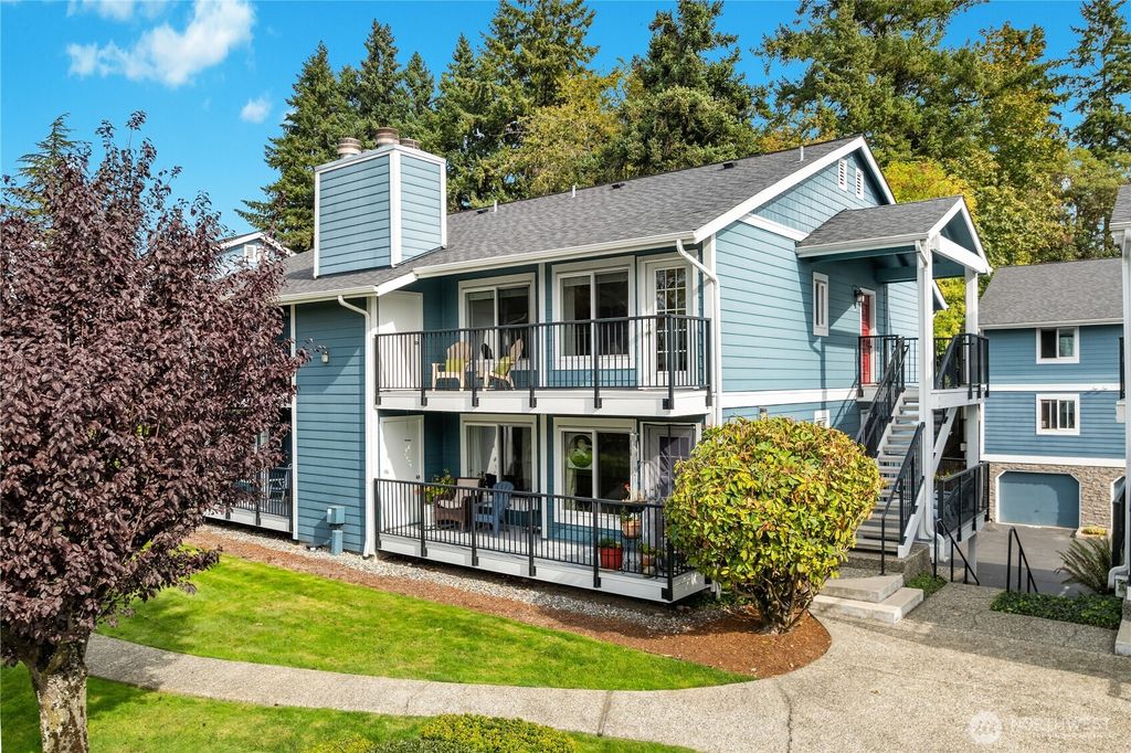 Photo of 3100 125th Avenue SE #15, Bellevue, WA 98005 (MLS # 2444033)