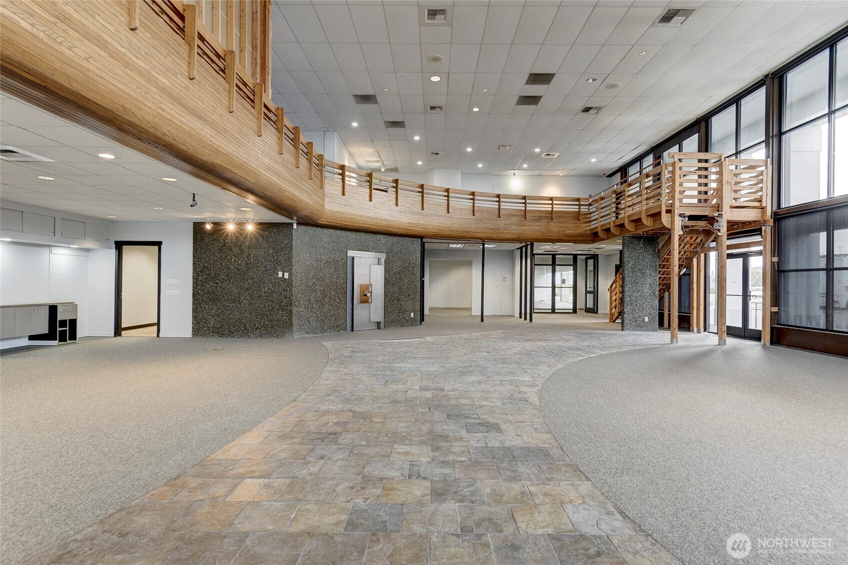 275 SE Pioneer Way 100