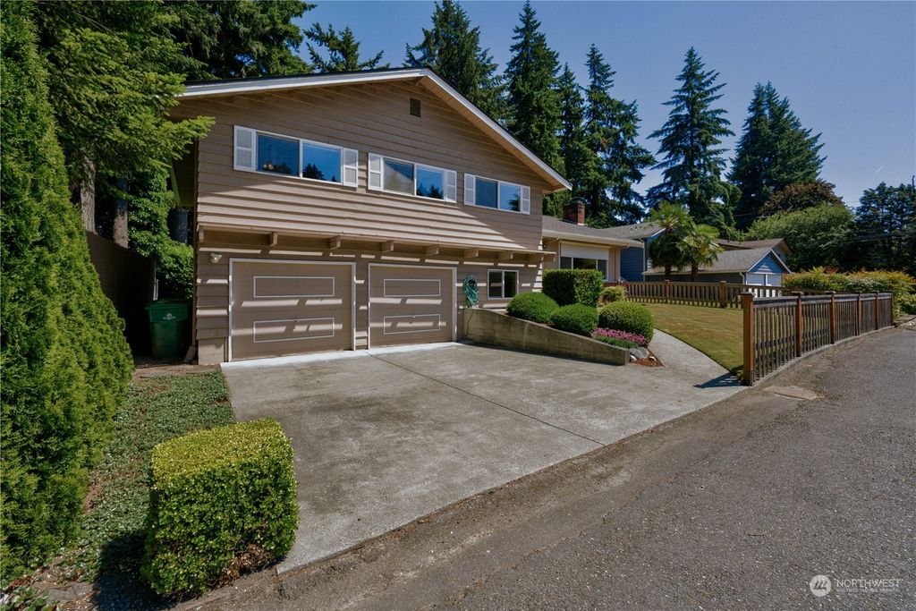 Photo of 16344 Wallingford Avenue N, Shoreline, WA 98133 (MLS # 2126221)