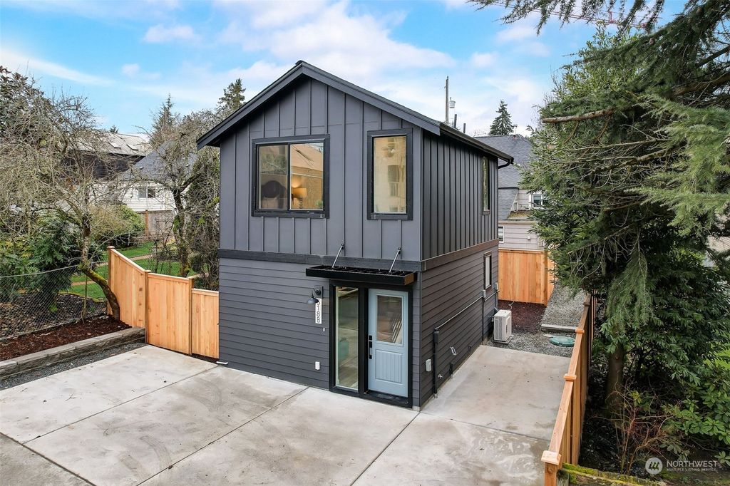 Photo of 518 30th Avenue E #B, Seattle, WA 98112 (MLS # 2207226)