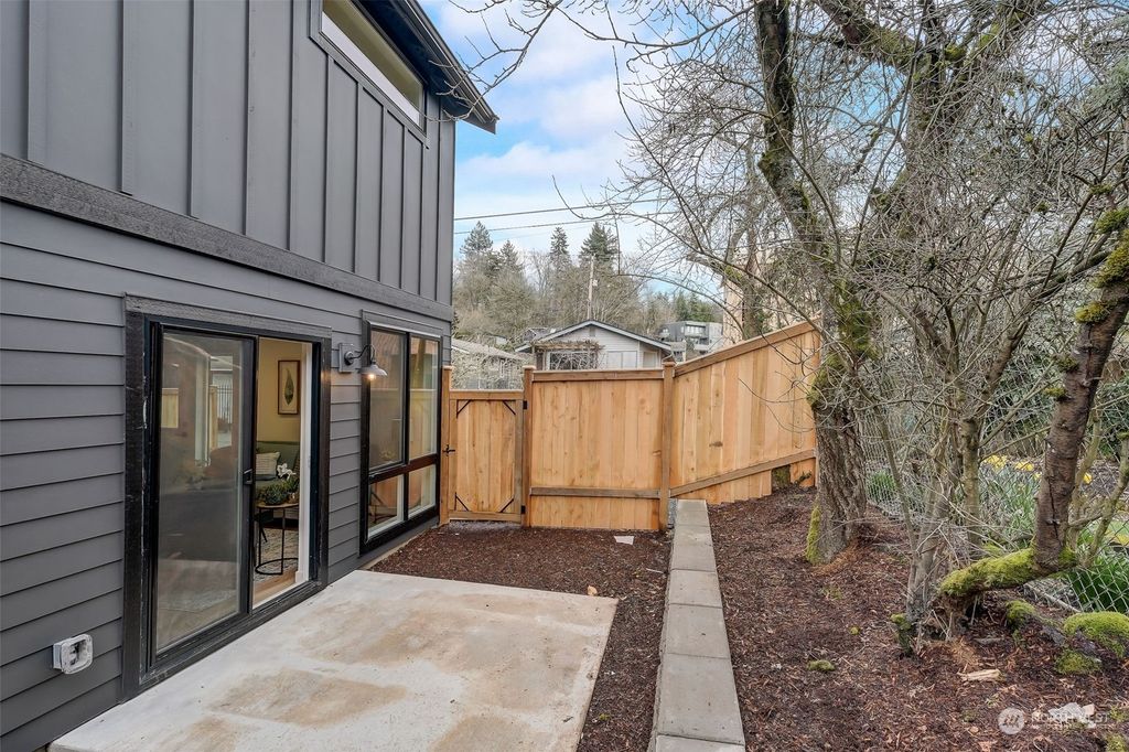 Photo of 518 30th Avenue E #B, Seattle, WA 98112 (MLS # 2207226)