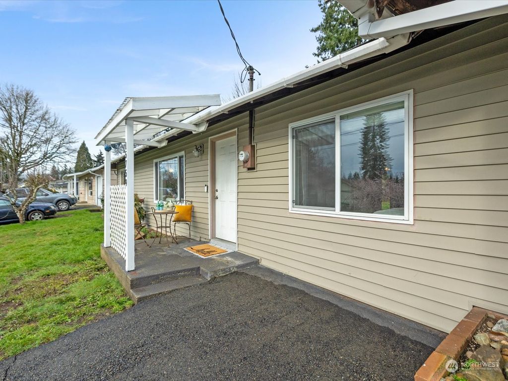 Photo of 15759 119th Place SE, Renton, WA 98058 (MLS # 2210219)