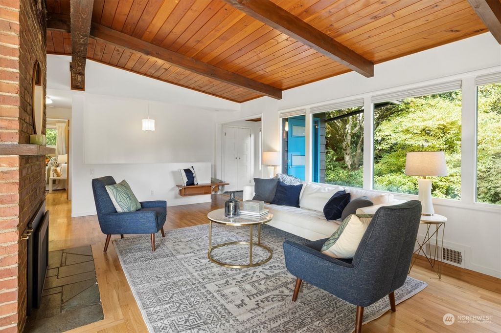 Photo of 10515 Alton Avenue NE, Seattle, WA 98125 (MLS # 2280677)