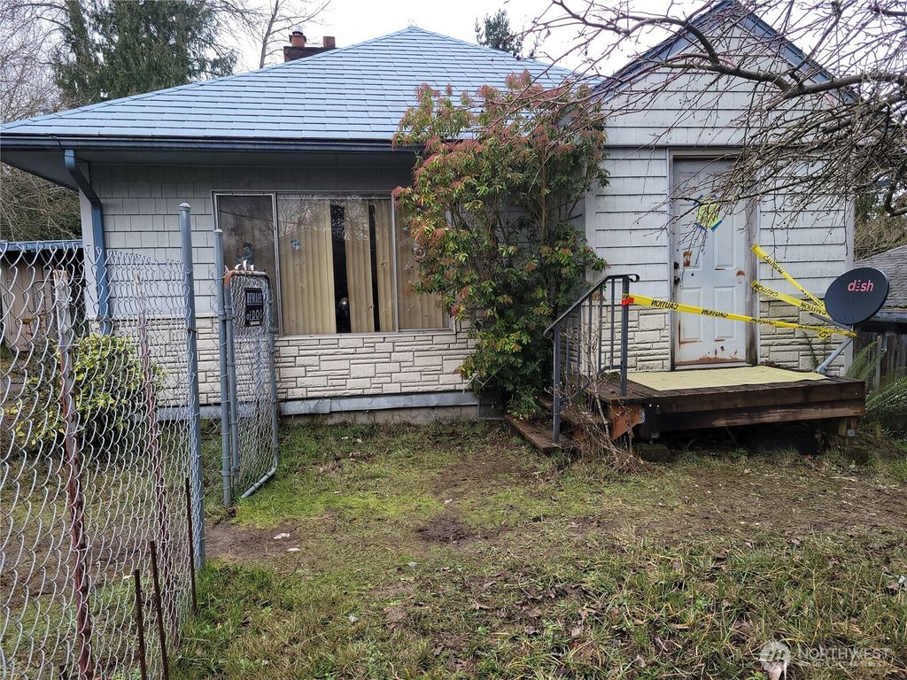 Photo of 13715 45th Avenue S, Tukwila, WA 98168 (MLS # 2471336)