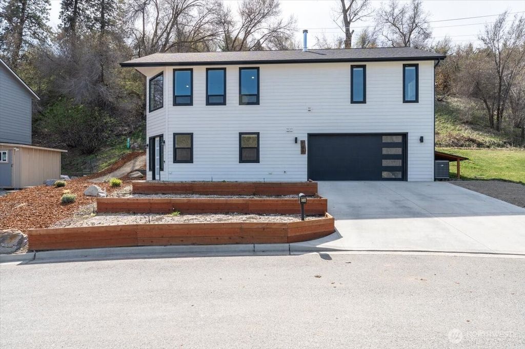 Photo of 103 Hassan Street, Cashmere, WA 98815 (MLS # 2500573)