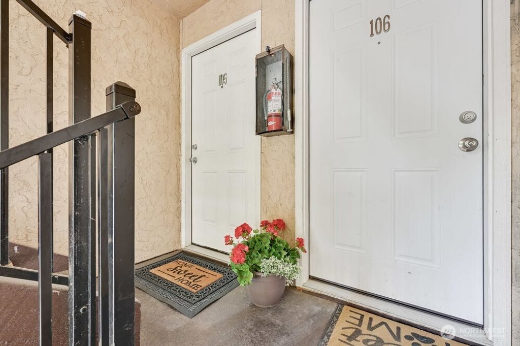 Photo of 12525 NE 145th Pl Pl #F105, Kirkland, WA 98034 (MLS # 2374102)