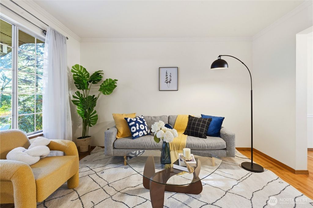 Photo of 13010 NE 103rd Place, Kirkland, WA 98033 (MLS # 2470776)