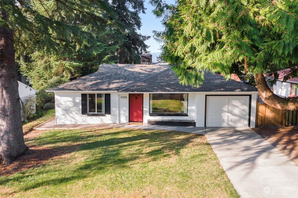 Photo of 10745 Bartlett Avenue NE, Seattle, WA 98125 (MLS # 2006282)