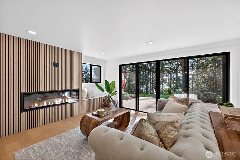 111 Point Fosdick Circle NW