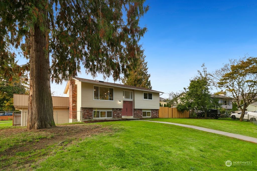Photo of 14607 55th Avenue NE, Marysville, WA 98271 (MLS # 2300394)