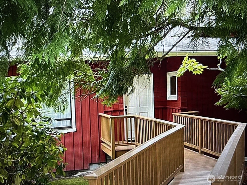 Photo of 10052 136th Avenue NE, Kirkland, WA 98033 (MLS # 2588367)