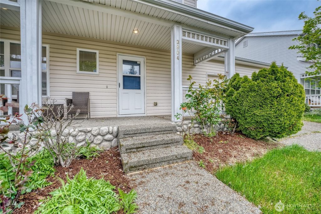 Photo of 3904 NE 5th Place, Renton, WA 98056 (MLS # 2526022)