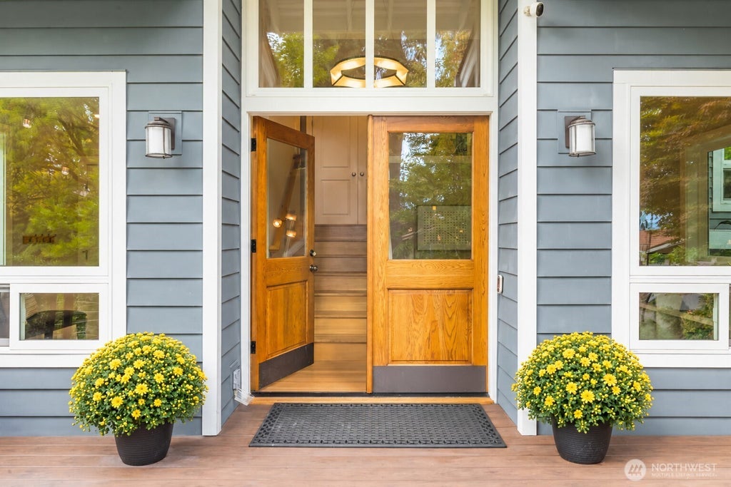 Photo of 7803 89th Place SE, Mercer Island, WA 98040 (MLS # 2591076)
