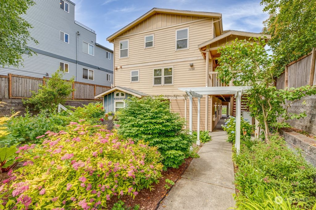 Photo of 3808 Hoyt Avenue #B, Everett, WA 98201 (MLS # 2129139)