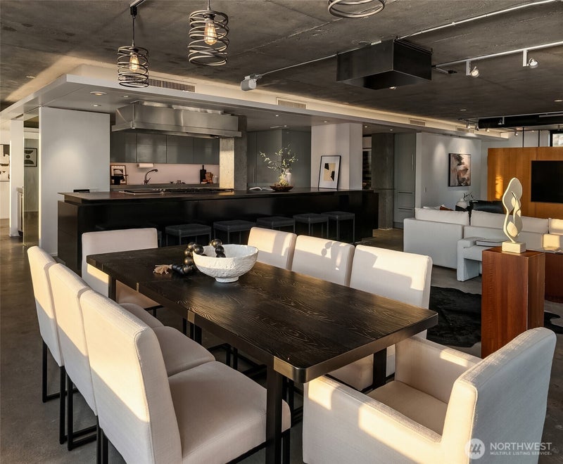2201 3rd Avenue 2601