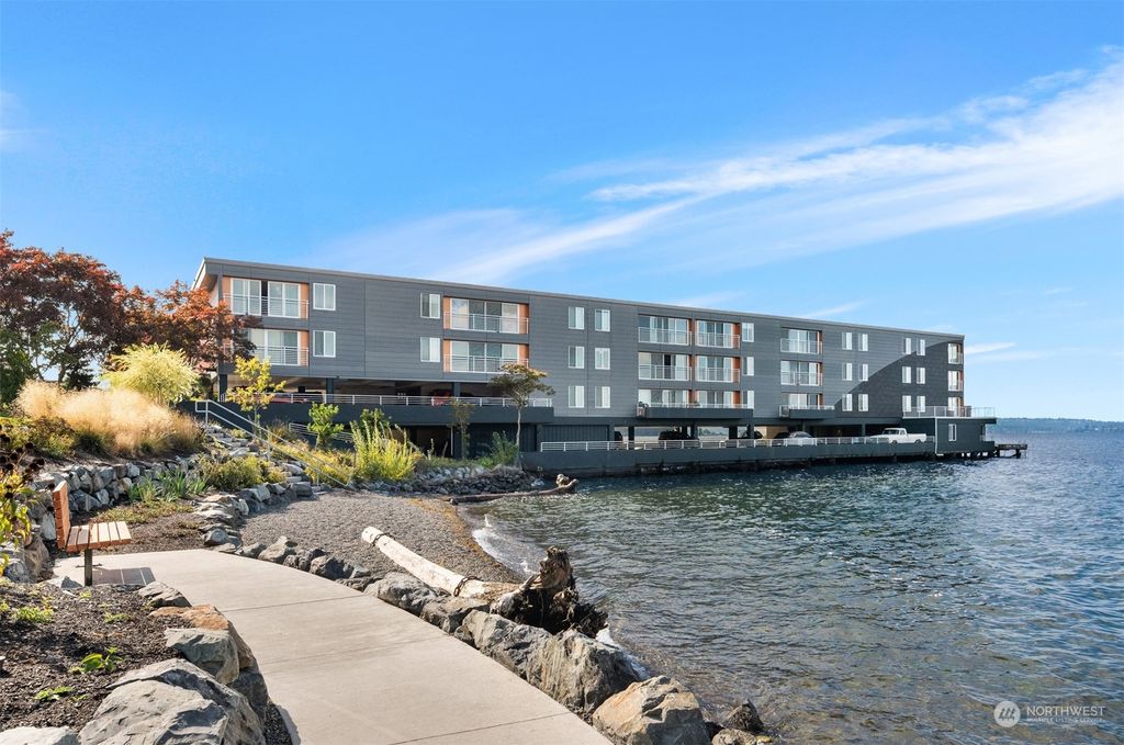 Photo of 733 Lake Street S #105, Kirkland, WA 98033 (MLS # 2168908)