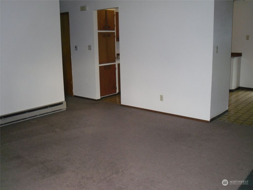 Photo of 2423 S 137th Street, SeaTac, WA 98168 (MLS # 2188863)