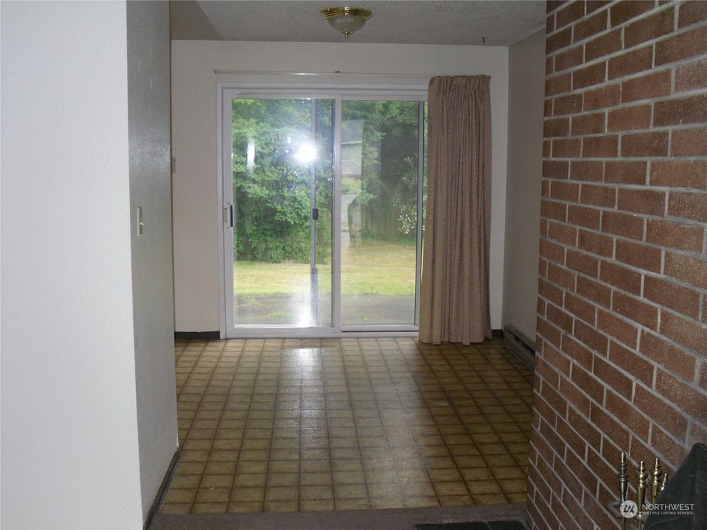 Photo of 2423 S 137th Street, SeaTac, WA 98168 (MLS # 2188863)