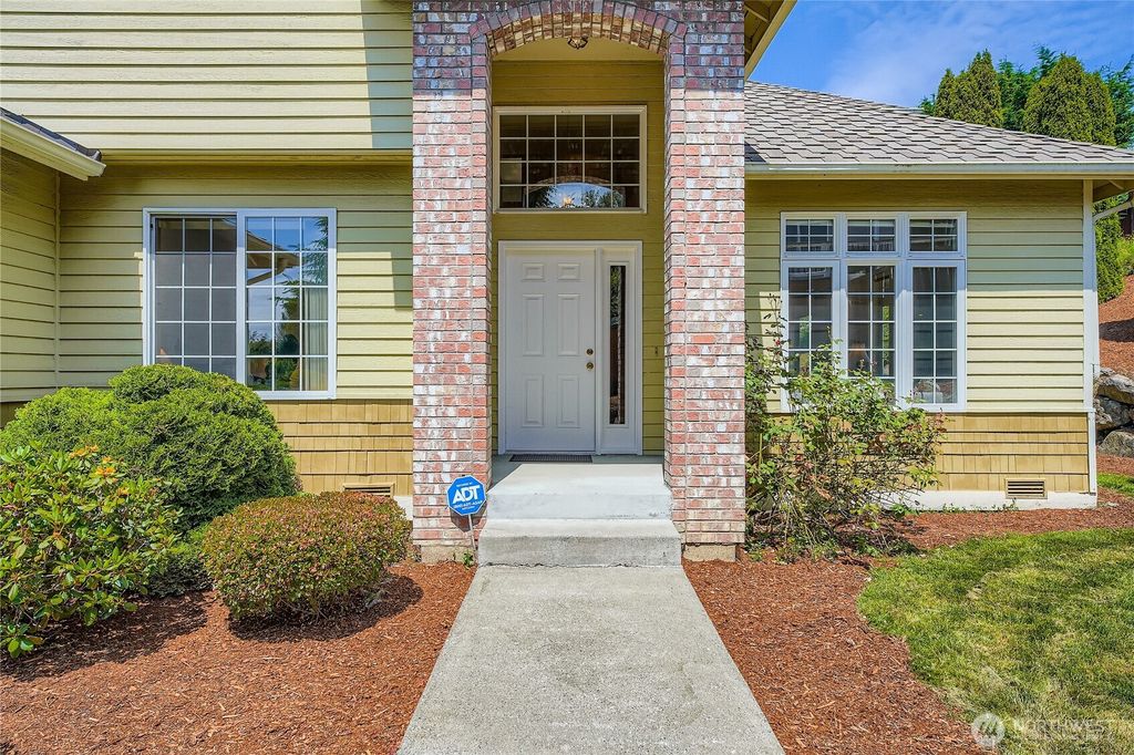 Photo of 9620 S 194th Street, Renton, WA 98055 (MLS # 2393769)