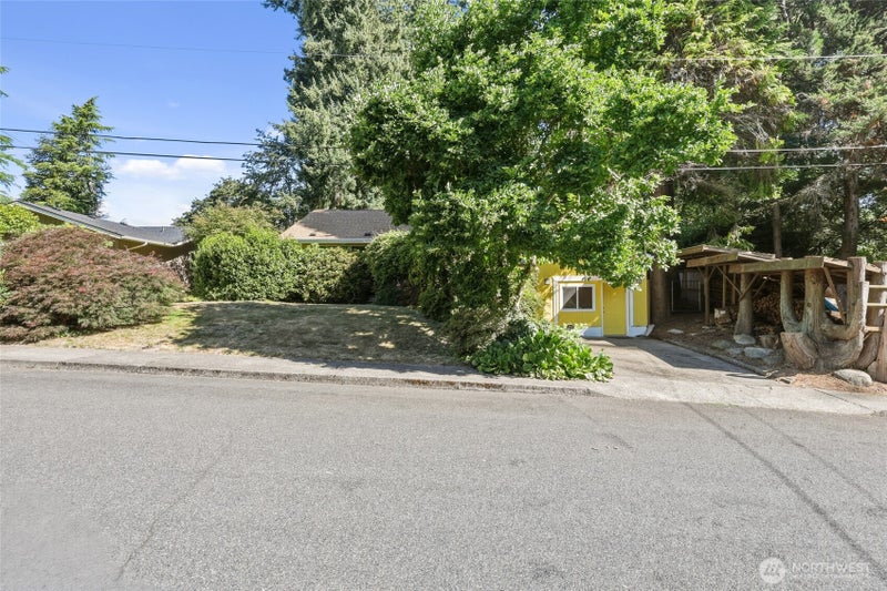 2010 Forest Hill Drive SE