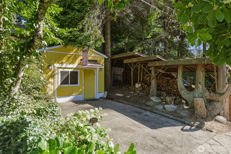 2010 Forest Hill Drive SE