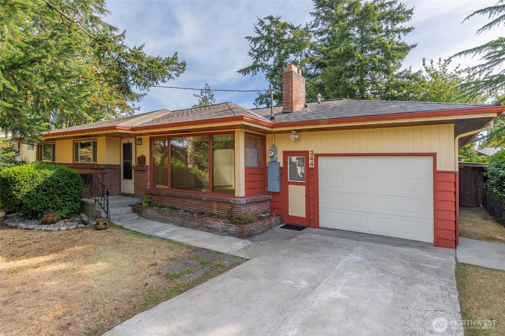 Photo of 344 SE O'Leary Street, Oak Harbor, WA 98277 (MLS # 2581849)