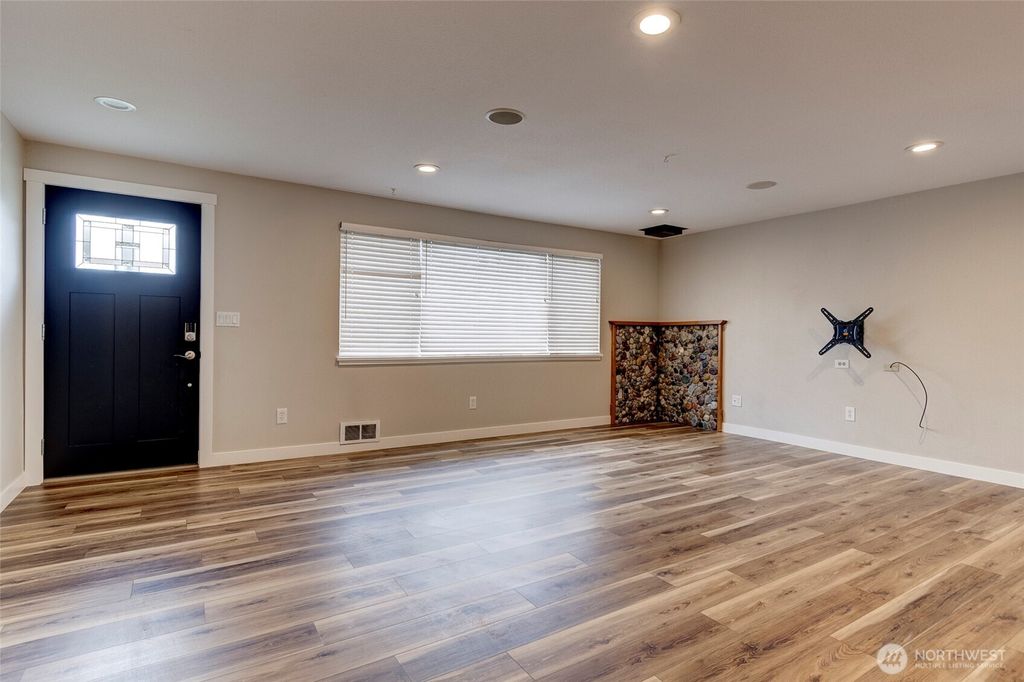 Photo of 1024 NW Anchor Drive, Oak Harbor, WA 98277 (MLS # 2515660)