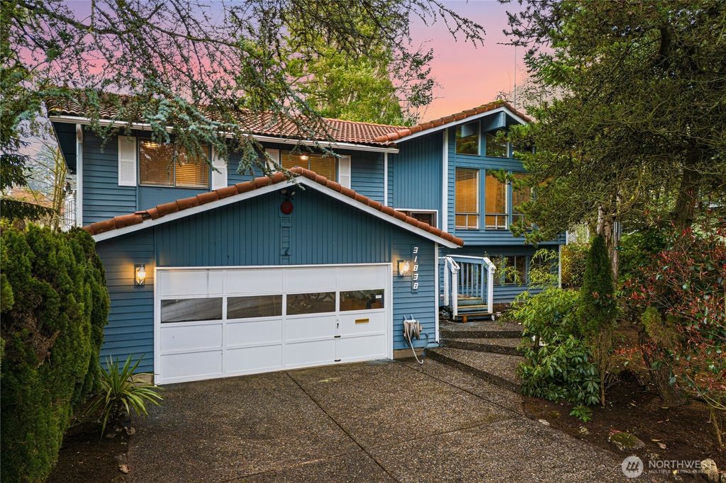 Photo of 31838 25th Avenue SW, Federal Way, WA 98023 (MLS # 2488058)